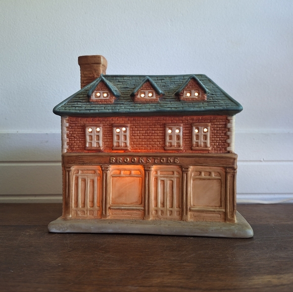 Brookstone historic building for Christmas Village - Picture 2 of 11